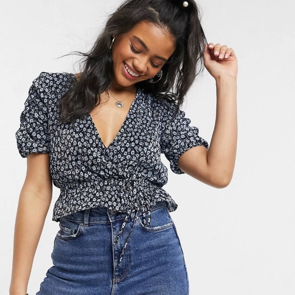 NWOT Pull&Bear wrap front top in blue floral print - Picture 1 of 6